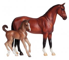 *Blood Bay Warmblood and Liver Chestnut Foal (breyer-62033)